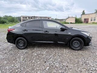 2017 Hyundai Solaris II, чёрный, 770000 рублей, вид 3