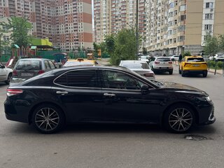 2022 Toyota Camry VIII (XV70) Рестайлинг, чёрный, 2550000 рублей, вид 5