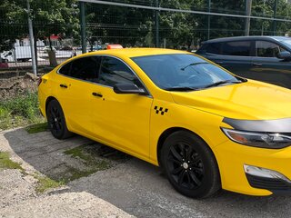 2021 Chevrolet Malibu IX Рестайлинг, жёлтый, 2100000 рублей, вид 3