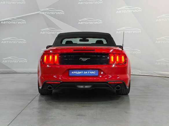 2018 Ford Mustang VI Рестайлинг, красный, 3070000 рублей - вид 3