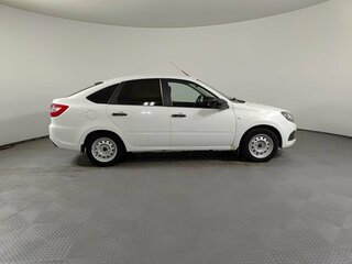 2019 Lada (ВАЗ) Granta I Рестайлинг, белый, 432863 рублей, вид 4