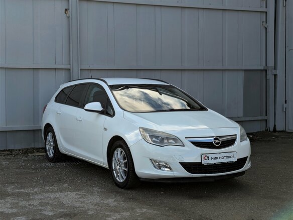 2011 Opel Astra J, белый - вид 2