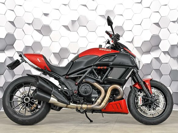 2015 Ducati Diavel, красный, 979000 рублей - вид 2