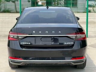 2023 Skoda Superb III Рестайлинг, чёрный, 1860001 рублей, вид 5