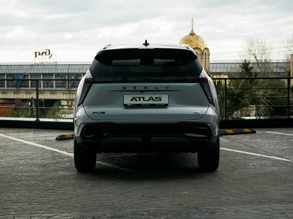 2026 Geely Atlas II, серебристый, 4229990 рублей - вид 4