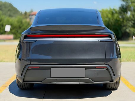2025 Tesla Model Y Standard I Рестайлинг, серый, 6280000 рублей, вид 3