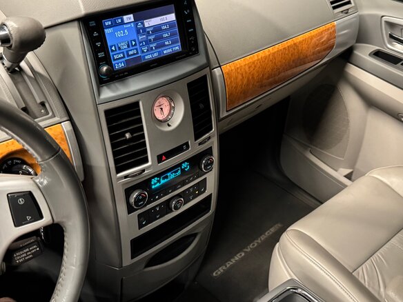 2008 Chrysler Voyager Grand V, чёрный, 2150000 рублей - вид 16