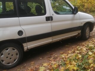 2002 Citroen Berlingo I Рестайлинг, белый, 290000 рублей, вид 2