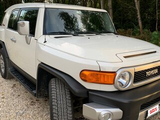 2022 Toyota FJ Cruiser, белый, 6100000 рублей, вид 2