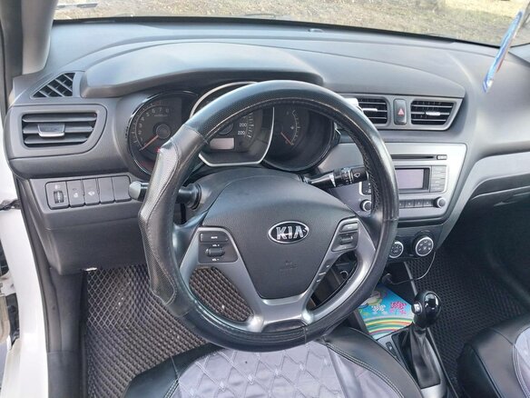 2015 Kia Rio III Рестайлинг, белый, 680000 рублей - вид 6