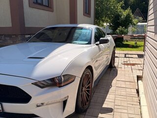 2019 Ford Mustang VI Рестайлинг, белый, 2800000 рублей, вид 1