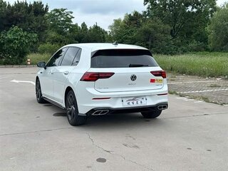2022 Volkswagen Golf VIII, белый, 1680000 рублей, вид 4