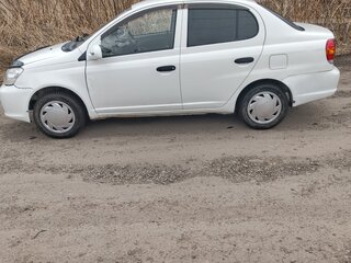 2004 Toyota Platz, белый, 350000 рублей, вид 3