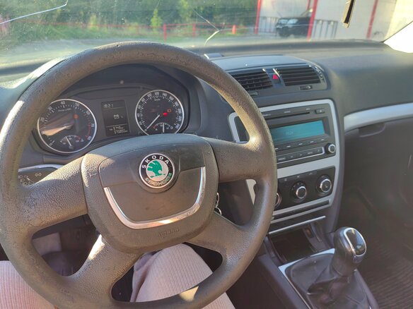 2011 Skoda Octavia II (A5) Рестайлинг, белый, 420000 рублей - вид 7
