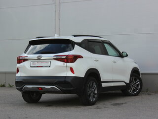 2021 Kia Seltos I, белый, 2087000 рублей, вид 2