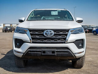 2025 Toyota Fortuner II Рестайлинг, белый, 5700548 рублей, вид 2