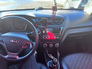 2017 Kia Rio III Рестайлинг, белый, 850000 рублей, вид 5