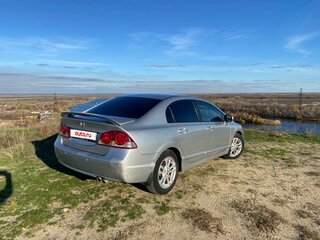 2008 Honda Civic VIII Рестайлинг, серебристый, 700000 рублей, вид 3