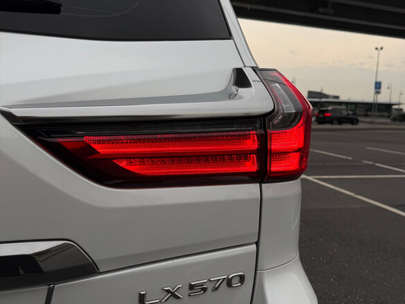 2018 Lexus LX 570 III Рестайлинг 2, белый, 9250000 рублей - вид 20