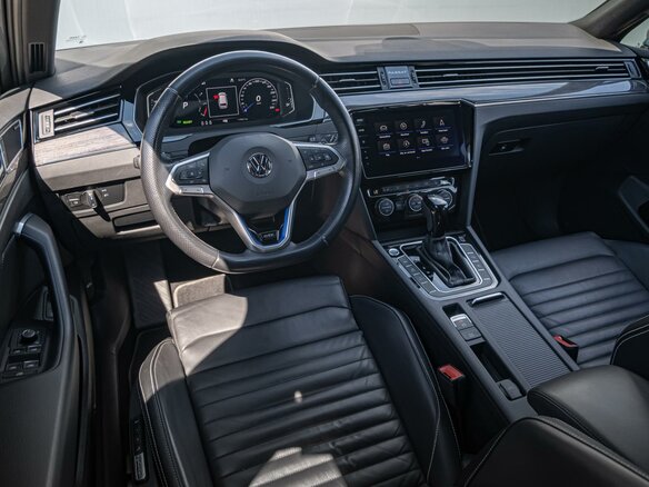 2020 Volkswagen Passat GTE B8 Рестайлинг, серый, 3099000 рублей - вид 5