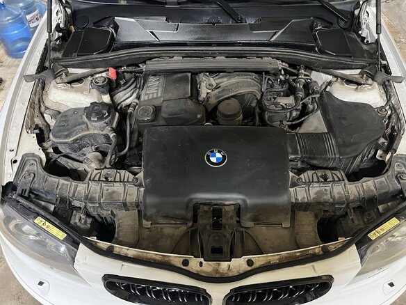 2010 BMW 1 серии 116i I (E81/E82/E87/E88) Рестайлинг, белый, 900000 рублей - вид 32