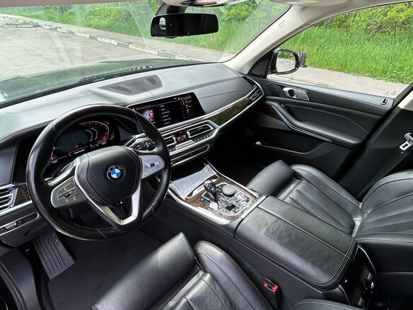 2020 BMW X7 40i I (G07), чёрный, 7500000 рублей - вид 10