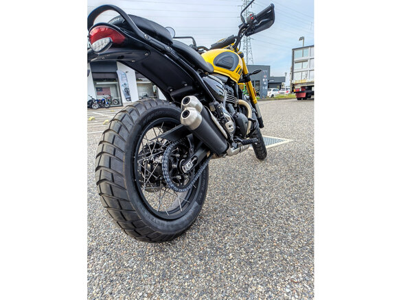 2024 Triumph Scrambler, жёлтый, 800000 рублей - вид 3