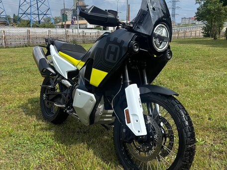 2023 Husqvarna Norden 901, серый, 1120000 рублей, вид 1