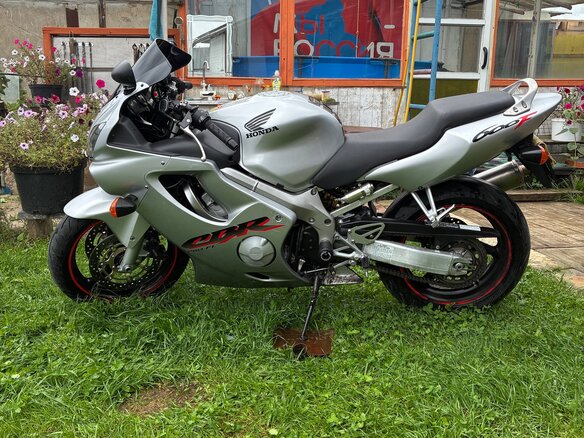 2001 Honda CBR 600F, серебристый, 380000 рублей - вид 1