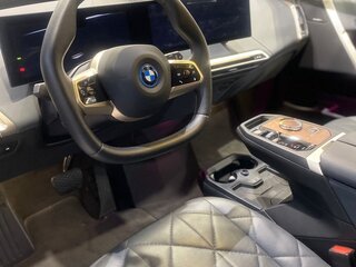 2021 BMW iX xDrive40 I (I20), чёрный, 8000000 рублей, вид 3