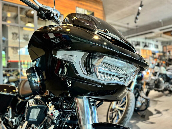 2024 Harley-Davidson Road Glide, чёрный, 3950000 рублей - вид 3