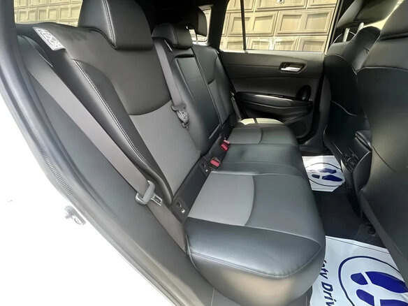2023 Toyota Corolla Cross I, белый, 1870000 рублей - вид 9