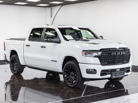 2025 Ram 1500 Crew Cab V Рестайлинг, белый, 9490000 рублей, вид 3