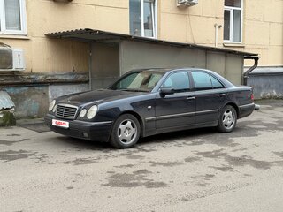 1998 Mercedes-Benz E-Класс 240 II (W210, S210), чёрный, 515000 рублей, вид 2