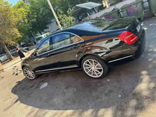 2005 Mercedes-Benz S-Класс 550 V (W221), чёрный, 650000 рублей, вид 4