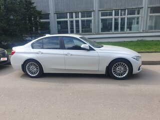 2017 BMW 3 серии 320i VI (F3x) Рестайлинг, белый, 2100000 рублей, вид 3