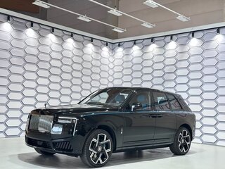 2026 Rolls-Royce Cullinan Black Badge I Рестайлинг (Series II), чёрный, 69000000 рублей, вид 1