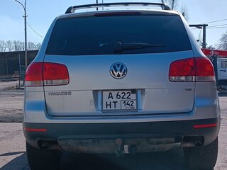 2005 Volkswagen Touareg I, серебристый, 900000 рублей, вид 3
