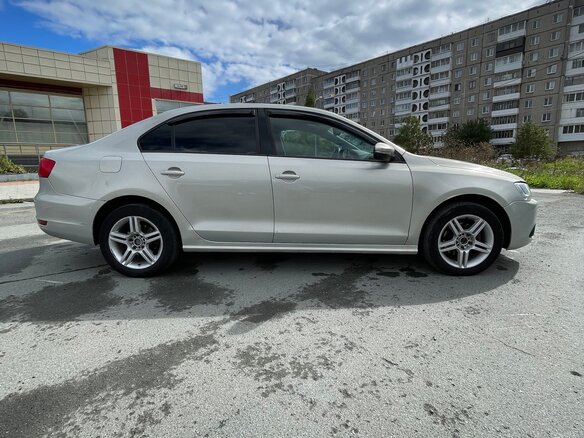 2011 Volkswagen Jetta V, бежевый, 735000 рублей - вид 1