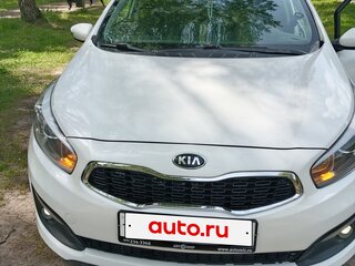 2017 Kia Ceed II Рестайлинг, белый, 880000 рублей, вид 4