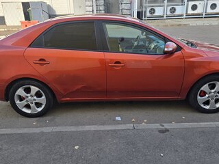 2010 Kia Cerato 4-speed II, оранжевый, 750000 рублей, вид 2