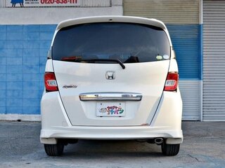 2013 Honda Freed Spike I Рестайлинг, белый, 820000 рублей, вид 3