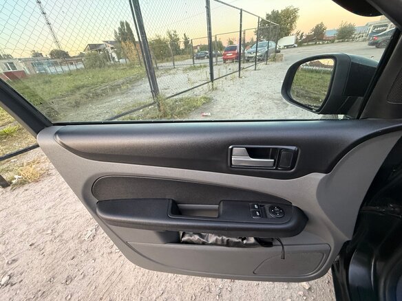 2009 Ford Focus II Рестайлинг, чёрный - вид 19