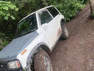 1996 Suzuki Escudo I, белый, 450000 рублей, вид 1