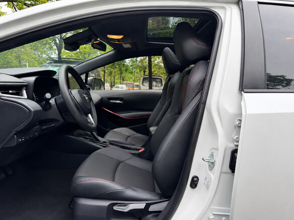 2022 Toyota Corolla Sporty XII (E210) Рестайлинг, белый - вид 17