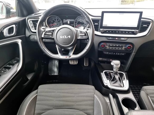 2021 Kia Ceed III Рестайлинг, красный, 2420000 рублей - вид 8