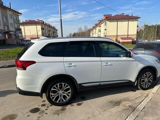2017 Mitsubishi Outlander III Рестайлинг 2, белый, 2300000 рублей, вид 1