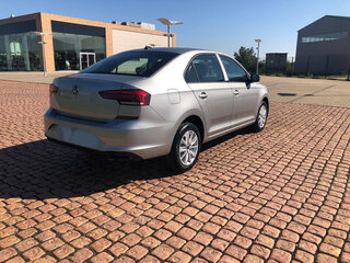 2021 Volkswagen Polo VI, серебристый, 1600000 рублей, вид 5