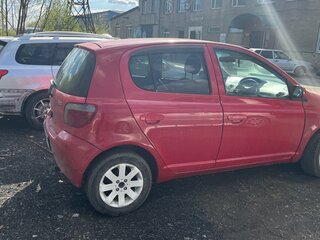 2001 Toyota Vitz I (P10), красный, 250000 рублей, вид 3