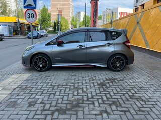 2018 Nissan Note Nismo e-Power II Рестайлинг, серый, 1550000 рублей, вид 1